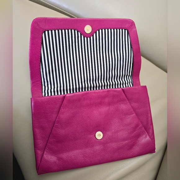 Kate spade♠️ leather clutch❣️ - Picture 2 of 4